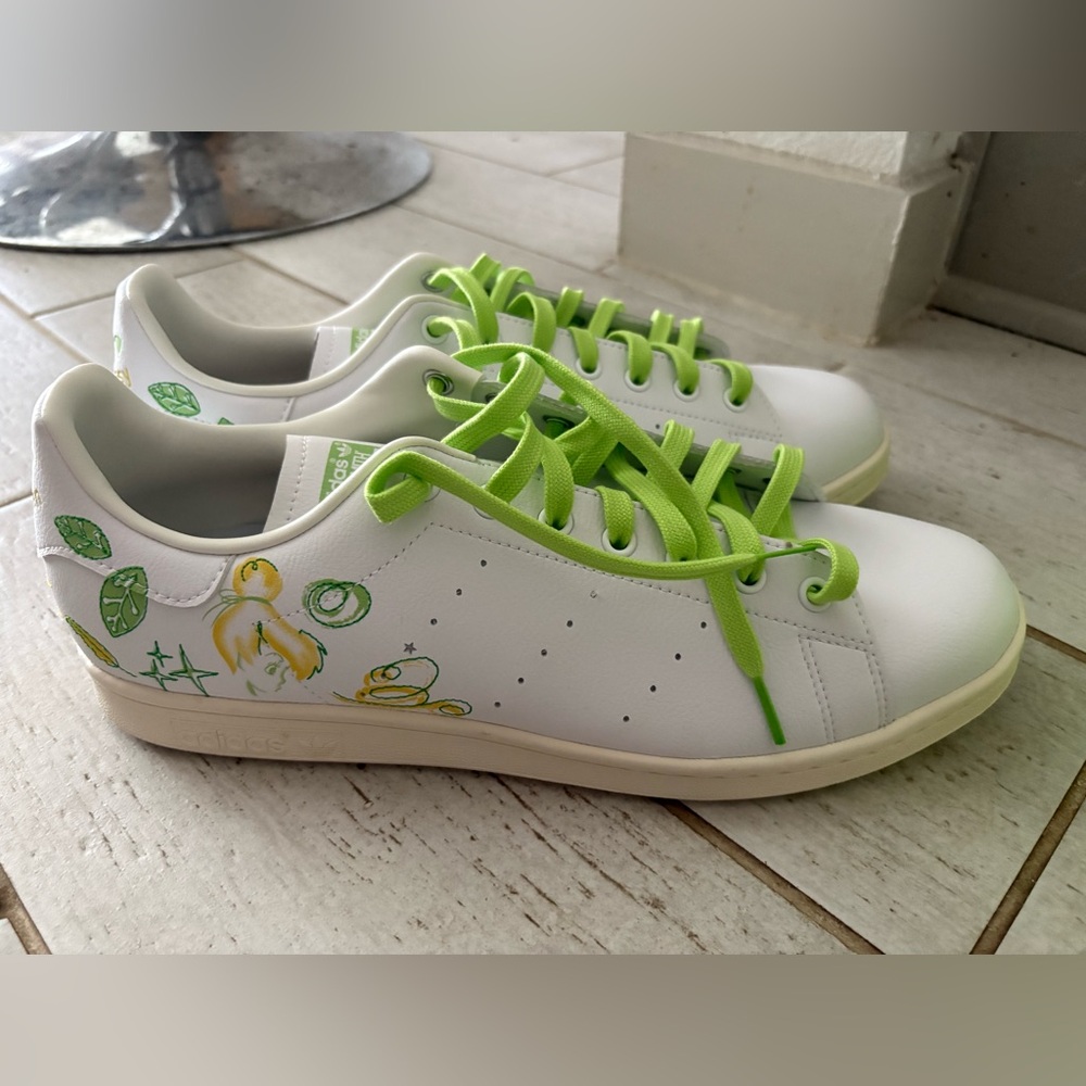 adidas Disney x Stan Smith 'Peter Pan & Tinkerbell'
Size 12- men size new